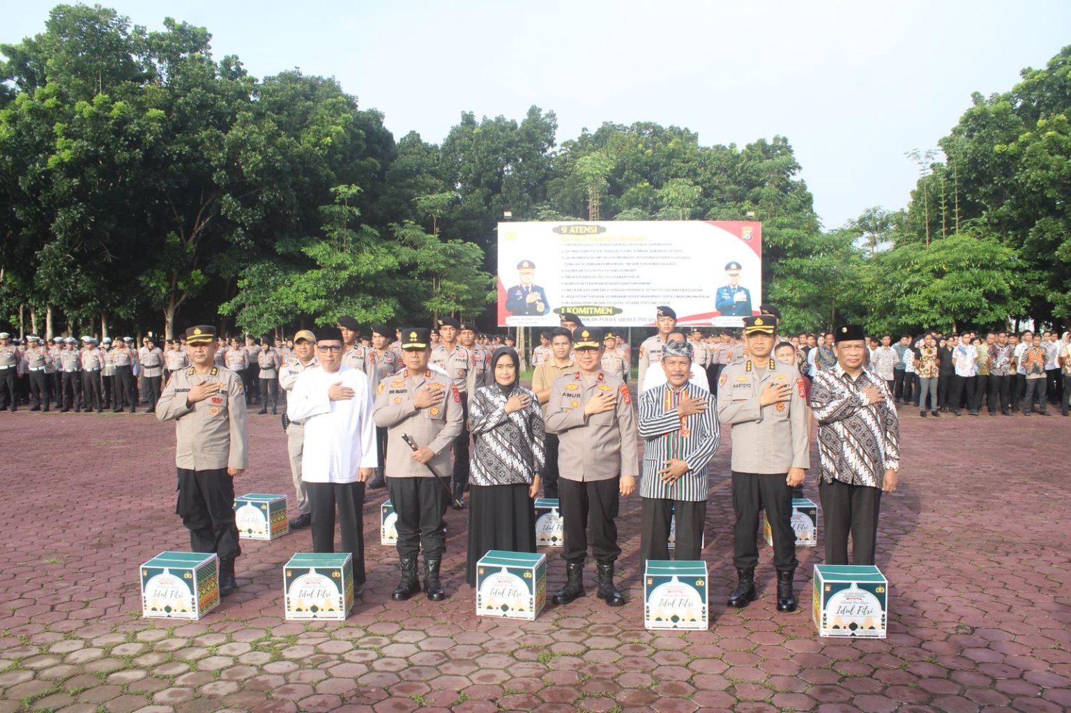 Penyerahan Bingkisan THR Personel Polda Sultra 2025